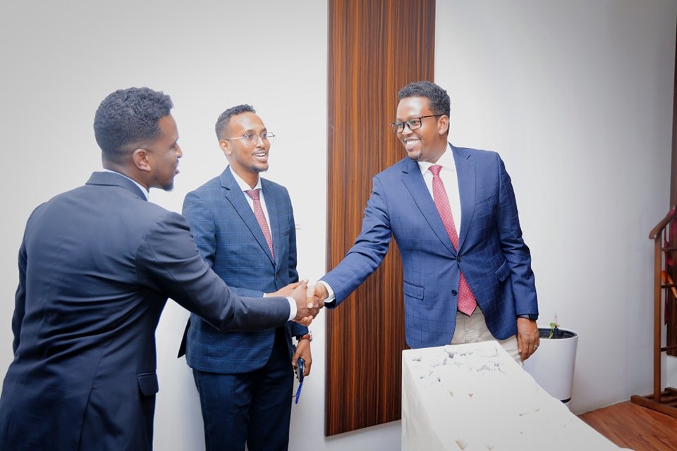 Rector Dr. Abdikarim Mohiadin Ahmed Welcomes Delegation Led by Director Farhan Mohamud to Explore SIMAD oLearn Programs
